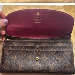 LV wallet,